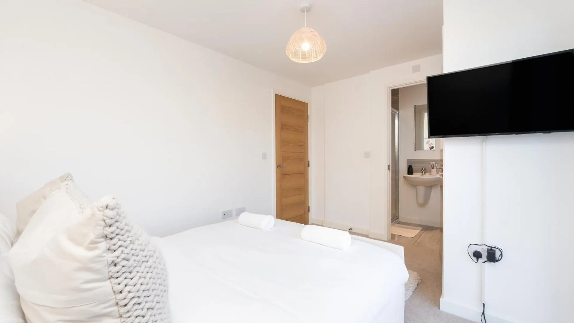 Pure Ashton By Artsy Villa Bristol